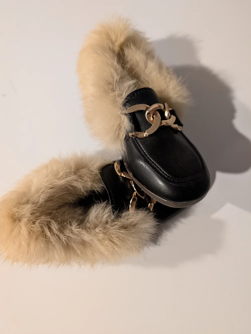 SHEIN Kids Black Faux Fur-Trim Chain Mules